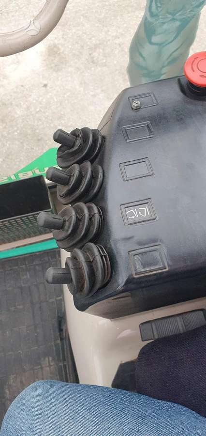 Mitsubishi FD25T, forklifts