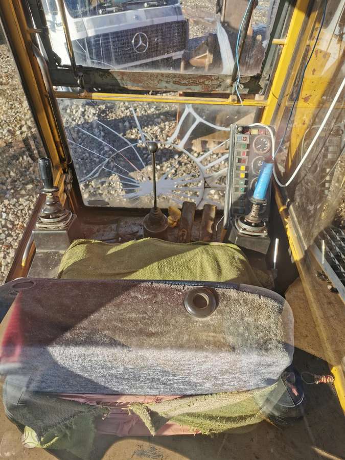 Sennebogen Zeppelin ZR26, ekskavatoriai
