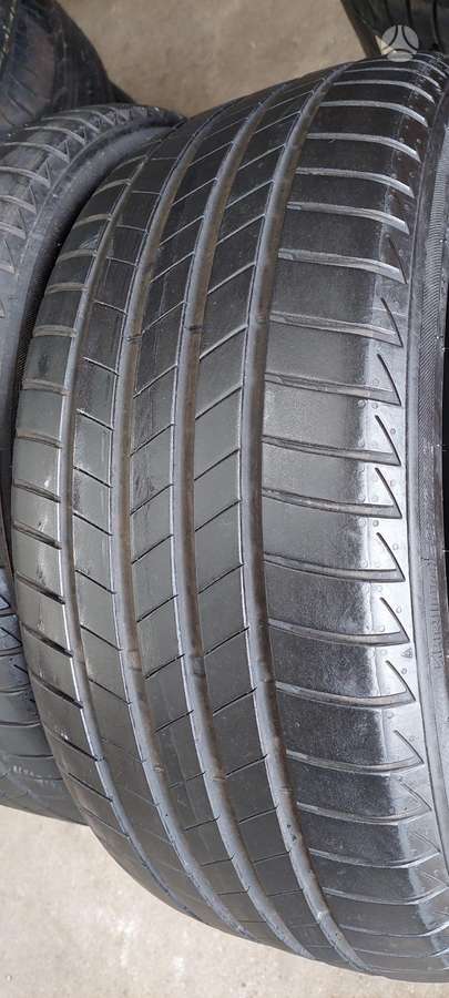 Bridgestone, summer 235/40 R19
