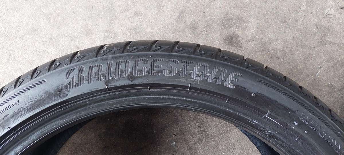 Bridgestone, summer 235/40 R19