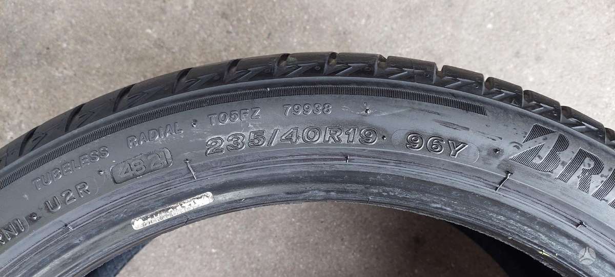 Bridgestone, летние 235/40 R19