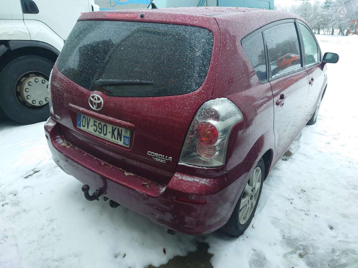 Toyota Corolla Verso dalimis