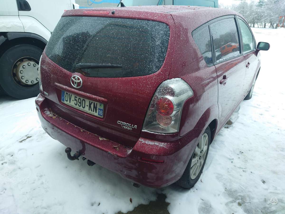 Toyota Corolla Verso по частям