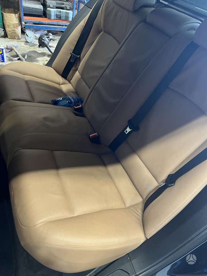 BMW 740 по частям. Dalimis longas variklio nera