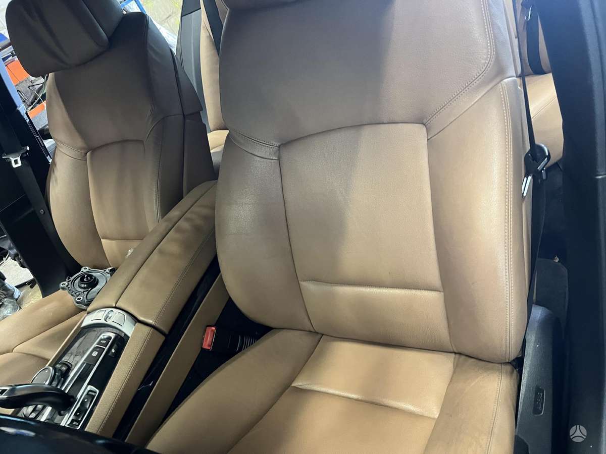 BMW 740 по частям. Dalimis longas variklio nera