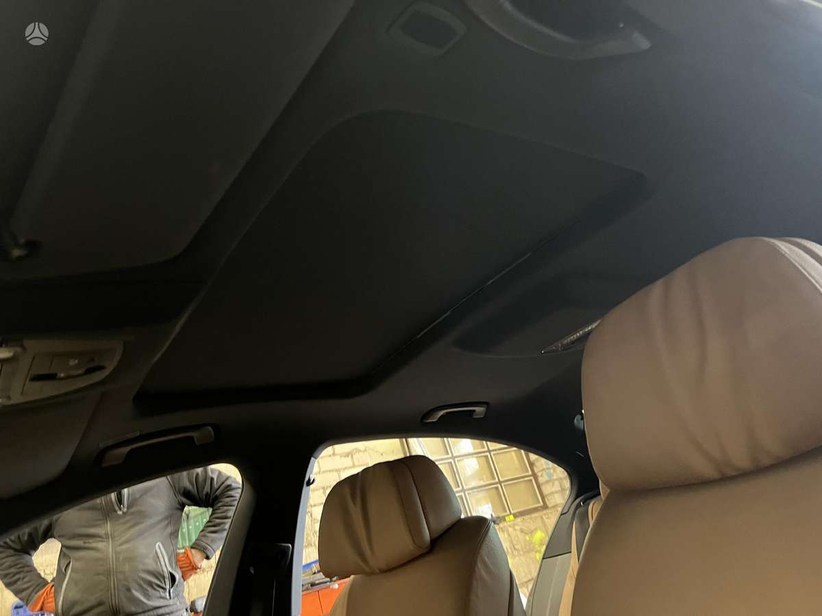 BMW 740 по частям. Dalimis longas variklio nera
