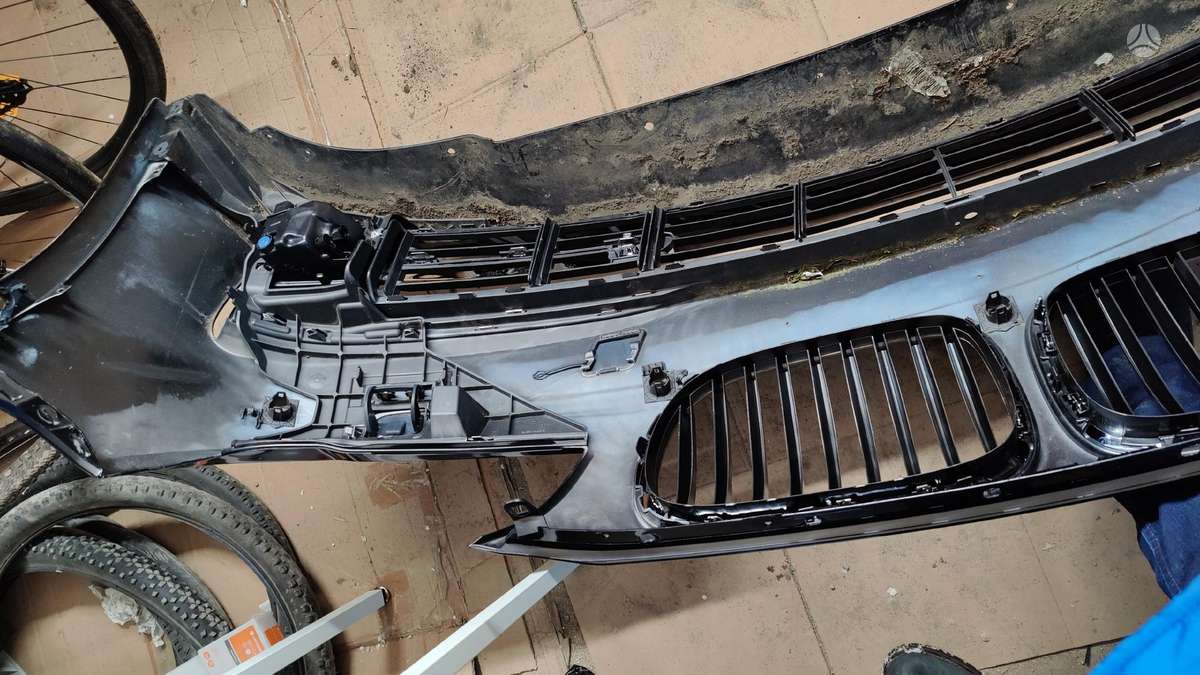 BMW 7 serija bamperi