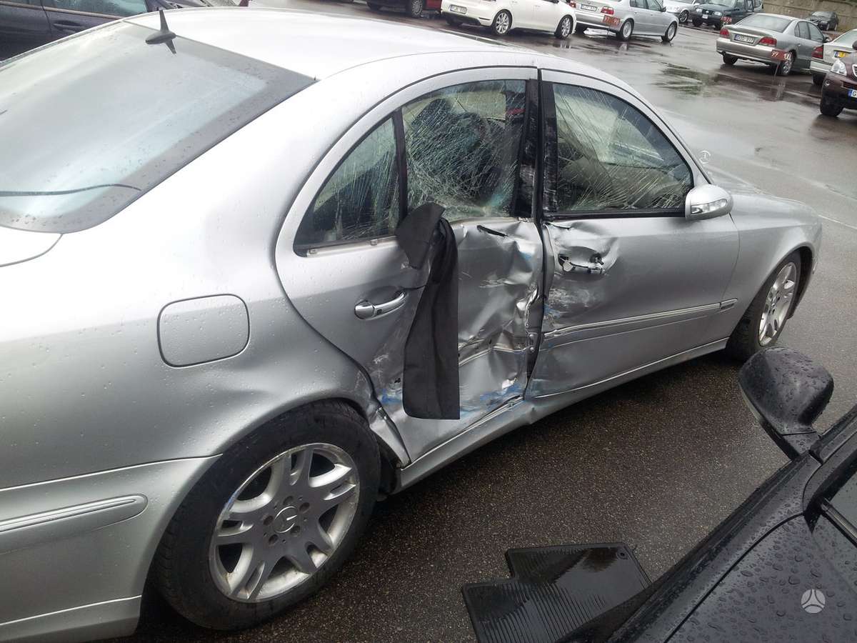 Mercedes-Benz E klasė E220 e270 e280 e320 e5000 nuo 2002m iki 2007 karavanai ir sed