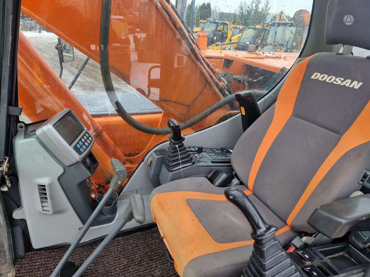 Doosan DX225LC, ekskavatori