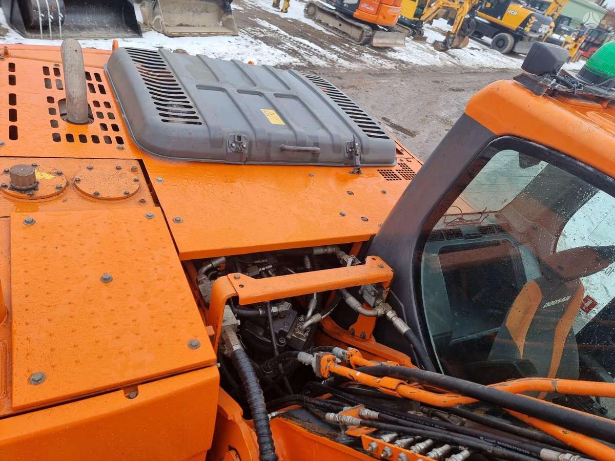 Doosan DX225LC, ekskavatori