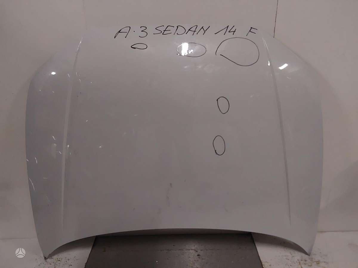 Audi A3 dalimis. Sedanas