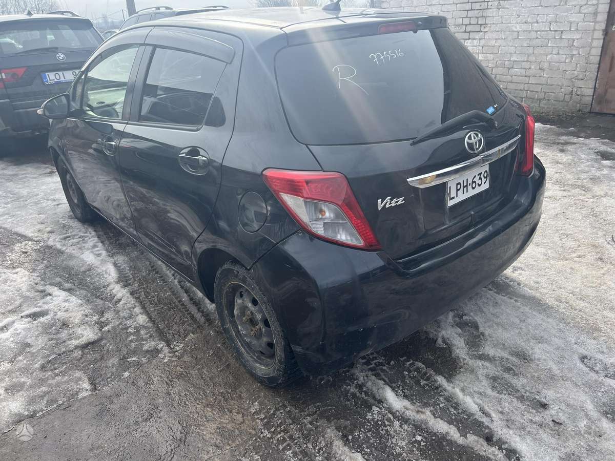Toyota Yaris dalimis. Automatas