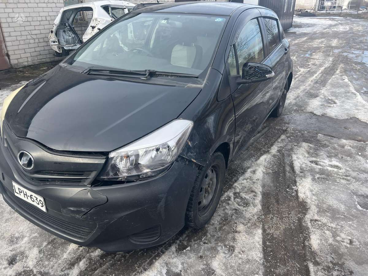 Toyota Yaris dalimis. Automatas