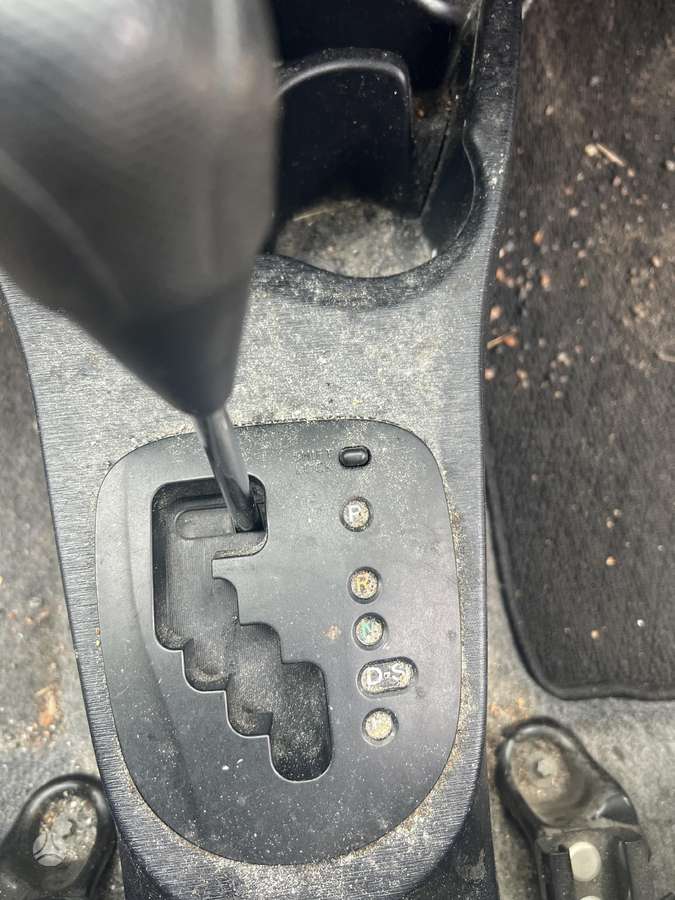 Toyota Yaris dalimis. Automatas