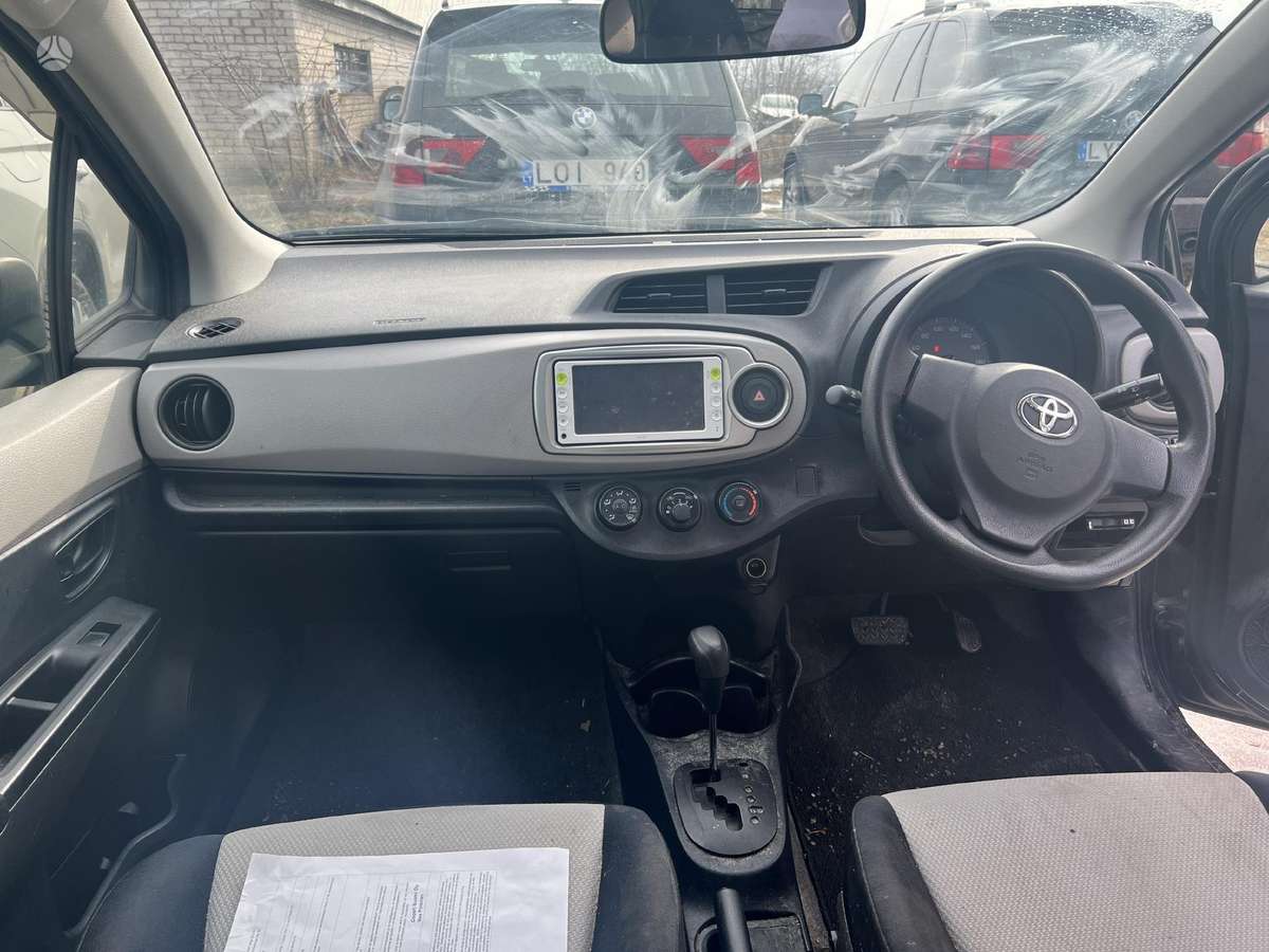 Toyota Yaris dalimis. Automatas