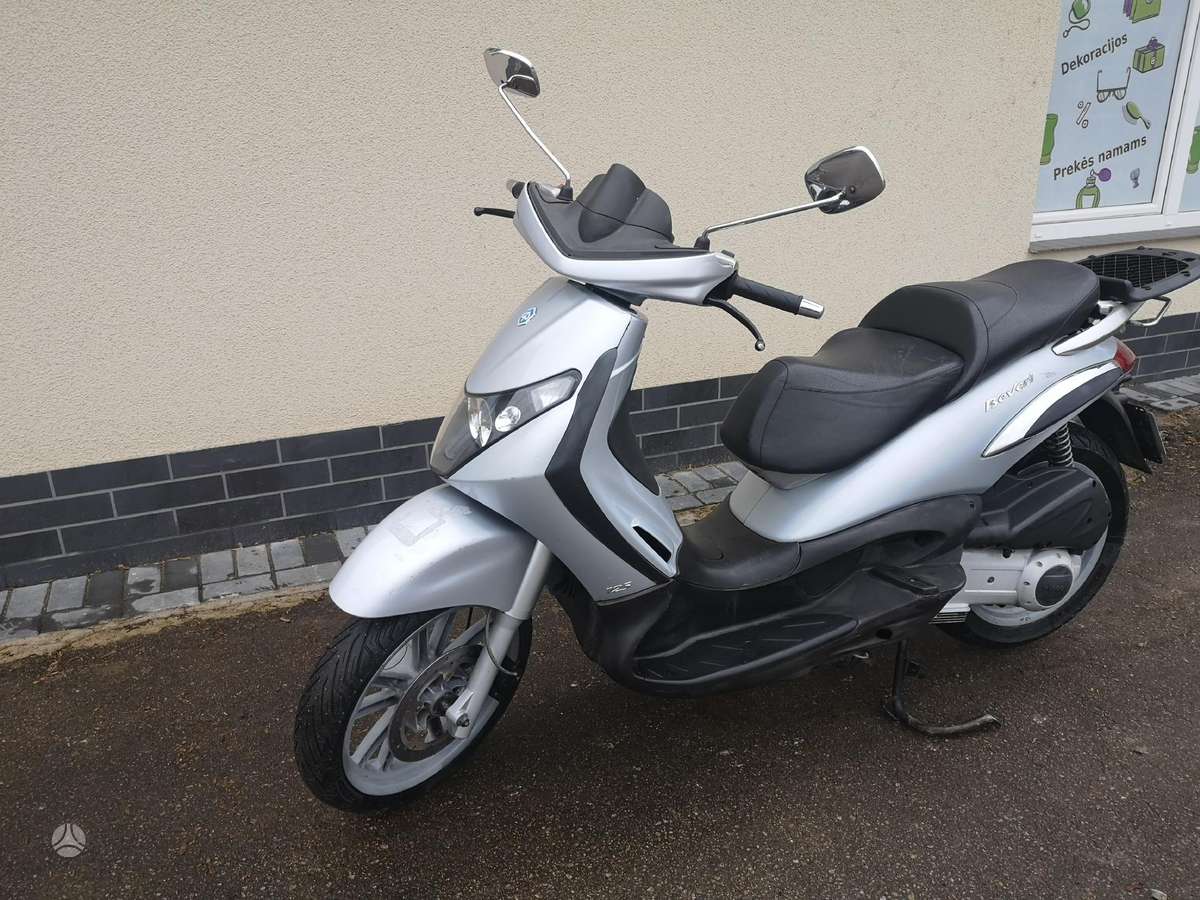 Piaggio Beverly 125cc, мотороллеры / мопеды