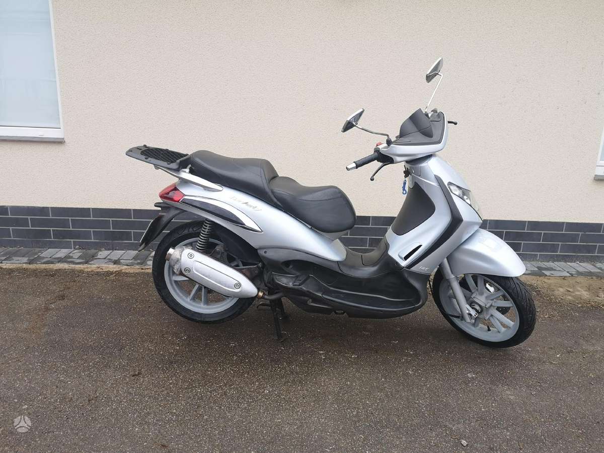 Piaggio Beverly 125cc, scooters / mopeds
