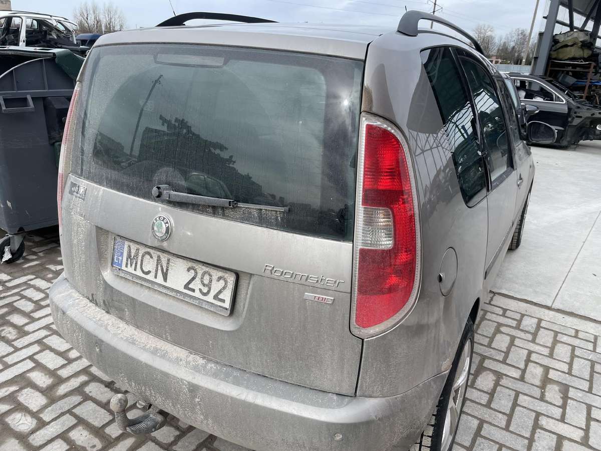 Skoda Roomster dalimis