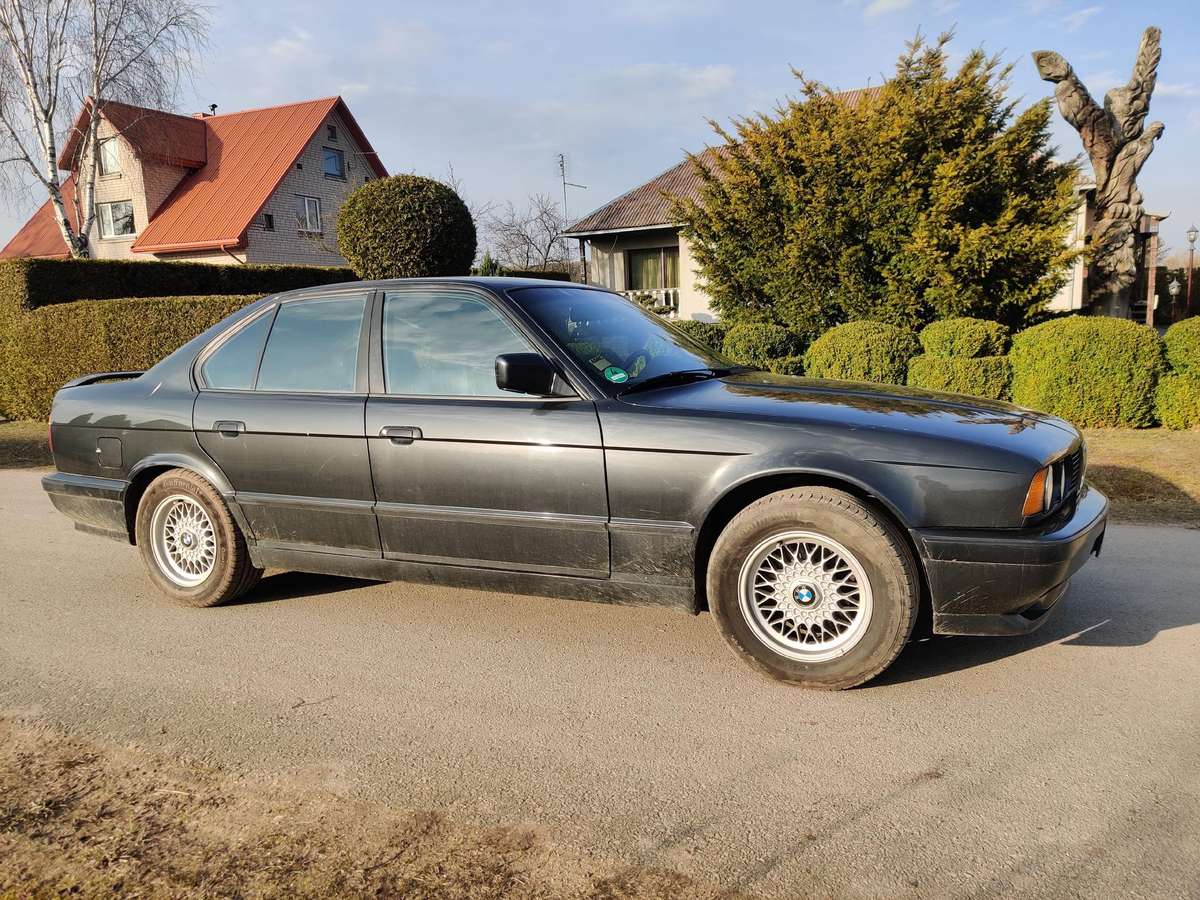BMW 525, 2.5 l., Седан