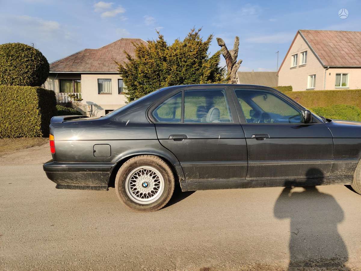 BMW 525, 2.5 l., Седан