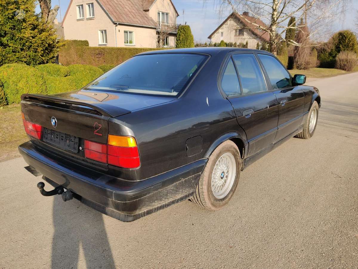 BMW 525, 2.5 l., Седан