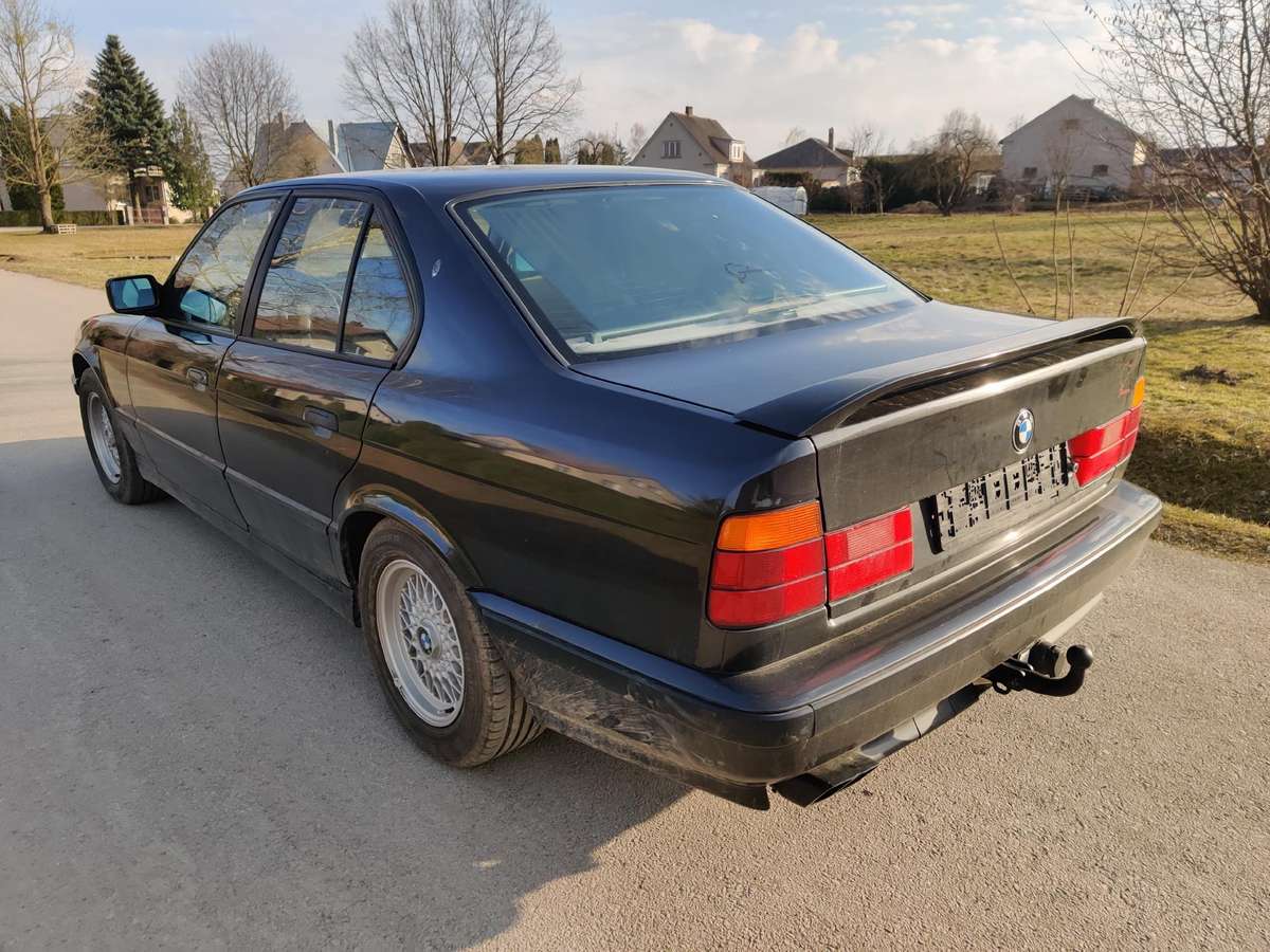 BMW 525, 2.5 l., Седан
