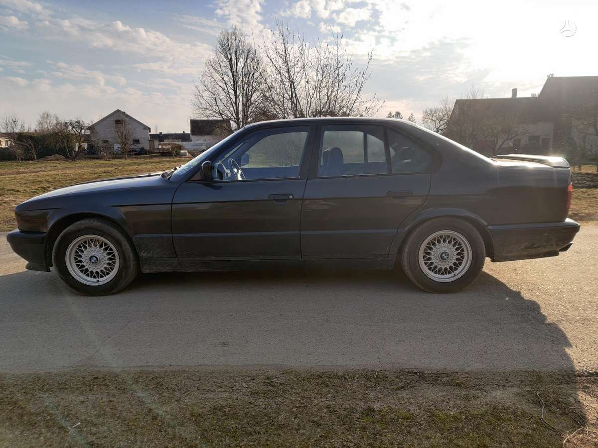BMW 525, 2.5 l., Седан