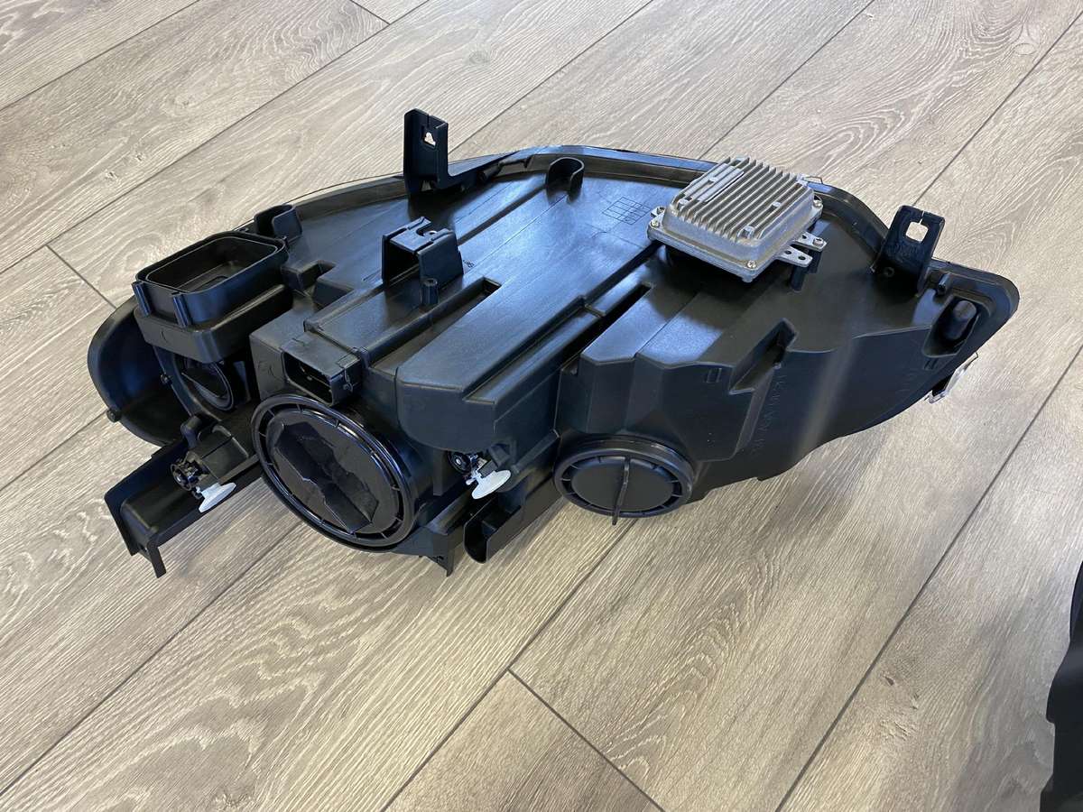 BMW X6 gaismas