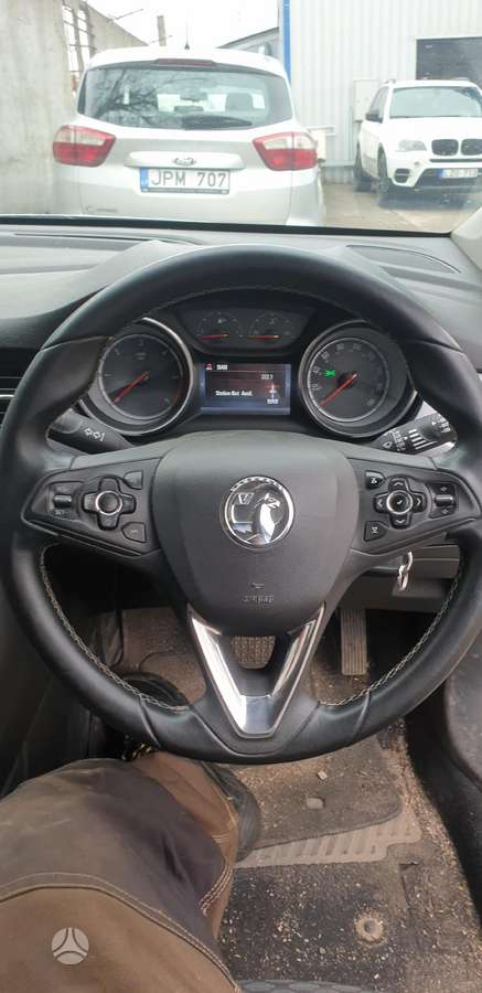 Opel Astra dalimis