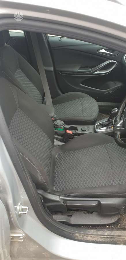 Opel Astra dalimis