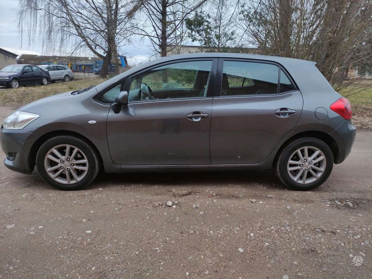 Toyota Auris kėbulo dalys