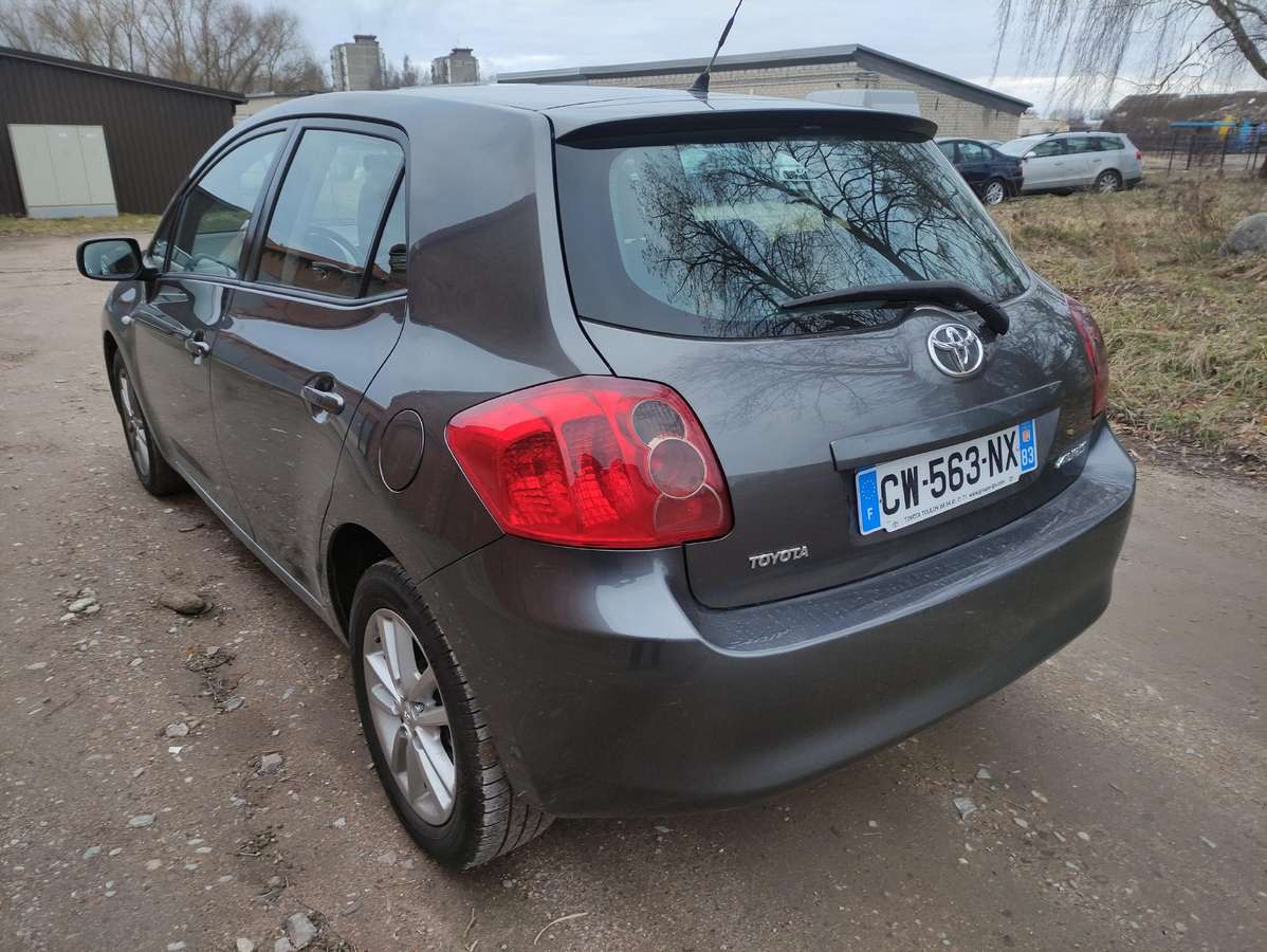 Toyota Auris kėbulo dalys