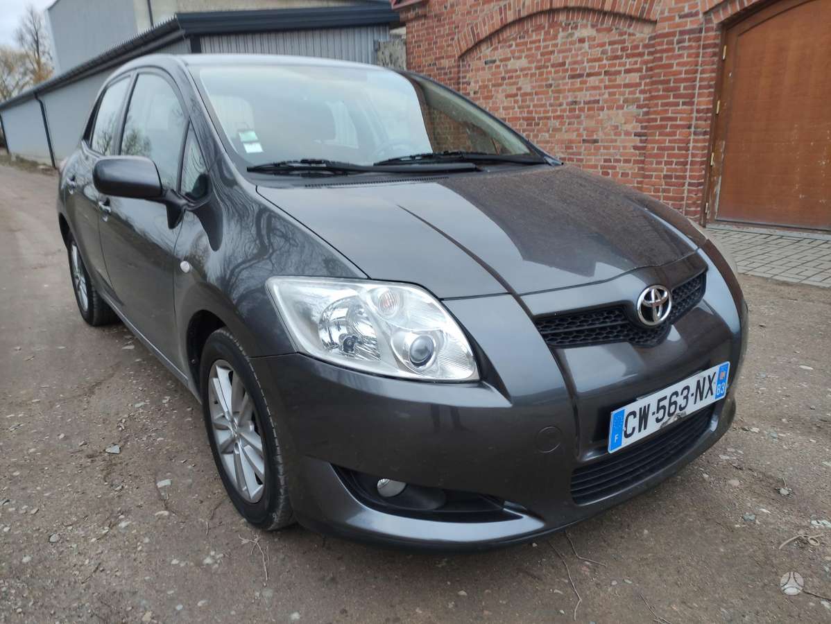 Toyota Auris kėbulo dalys