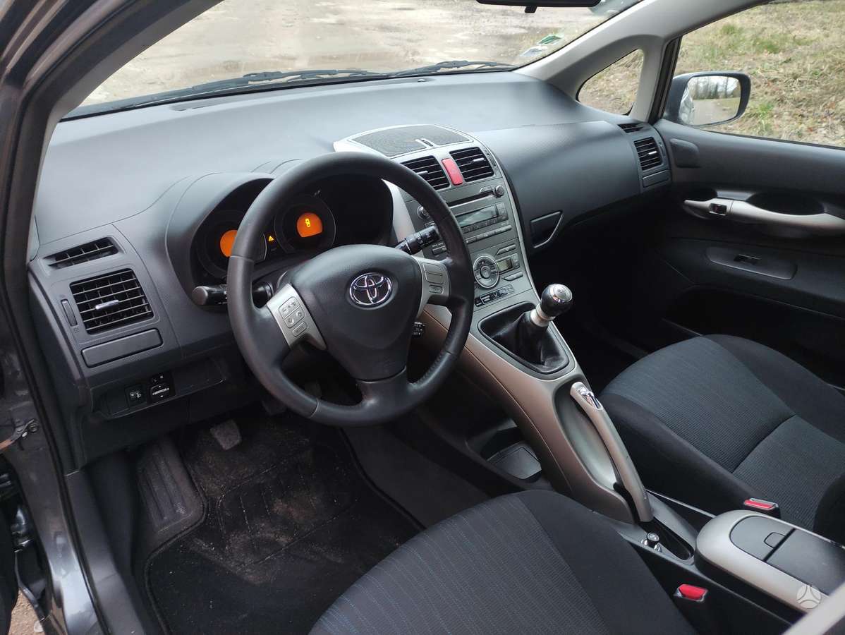 Toyota Auris kėbulo dalys
