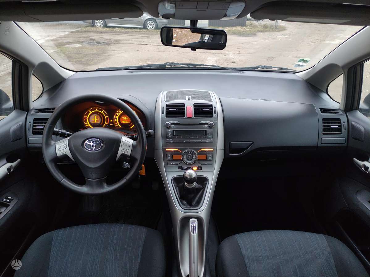 Toyota Auris kėbulo dalys
