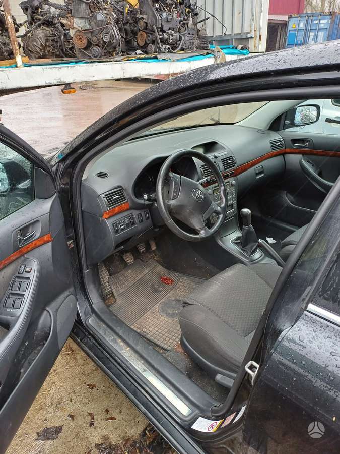 Toyota Avensis по частям