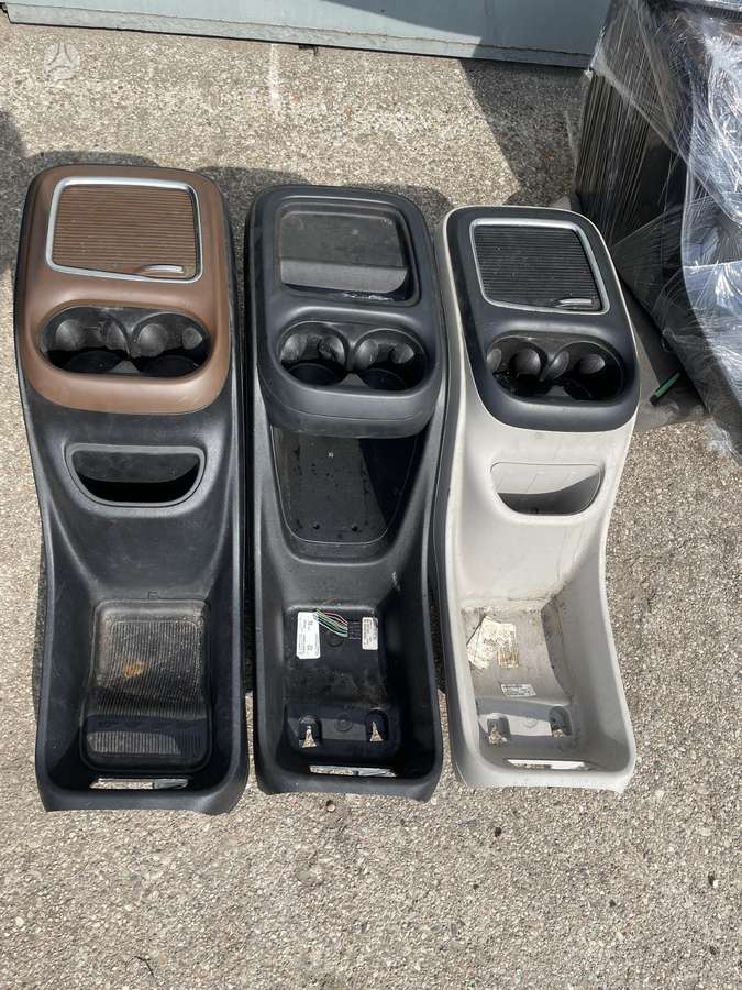 Chrysler Pacifica apdailos detalės