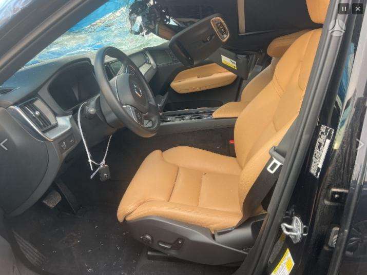 Volvo XC60 dalimis. Dalimis