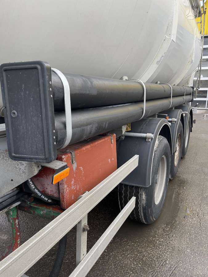 Benalu, tanker