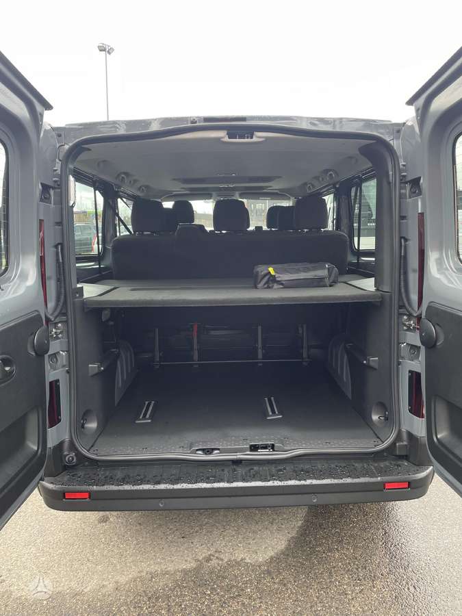 Ford Tourneo Custom, passenger minibus