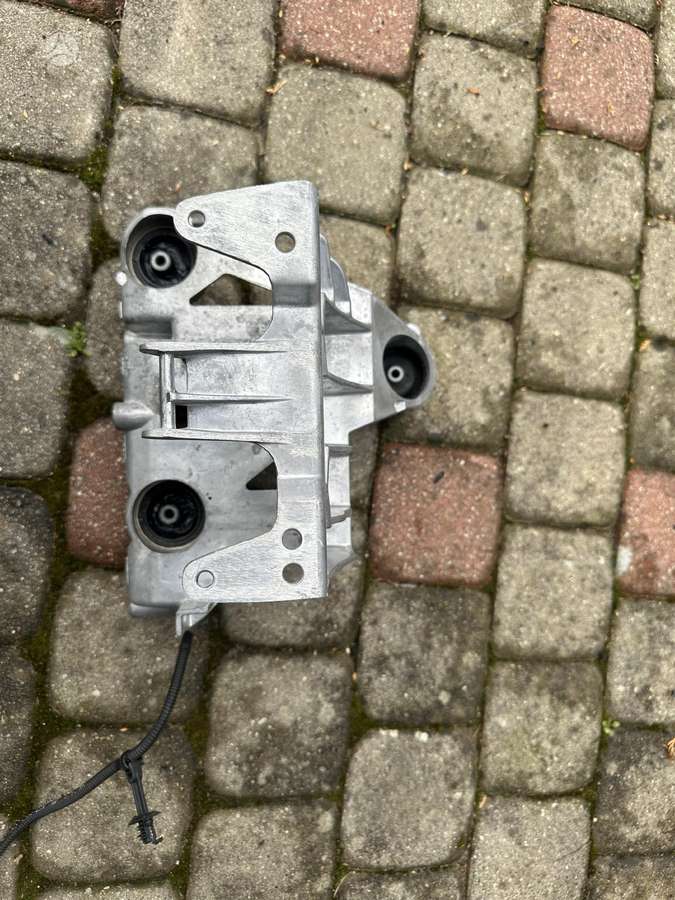 Tesla Model Y, detales, kėbulo dalys