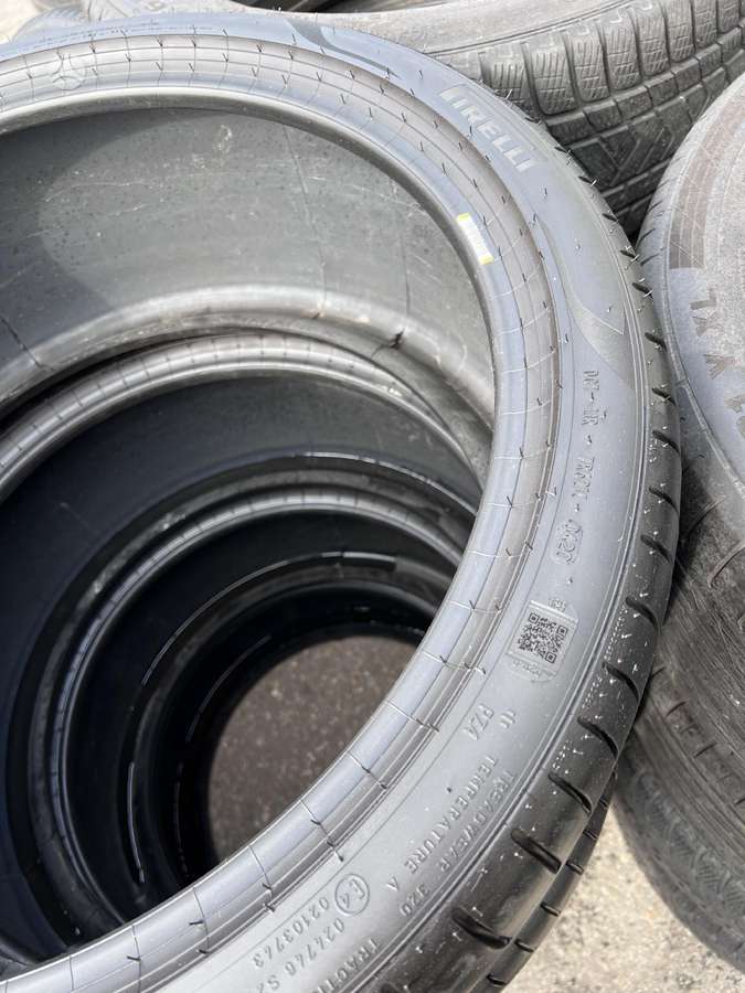 Pirelli P zero, summer 315/30 R22