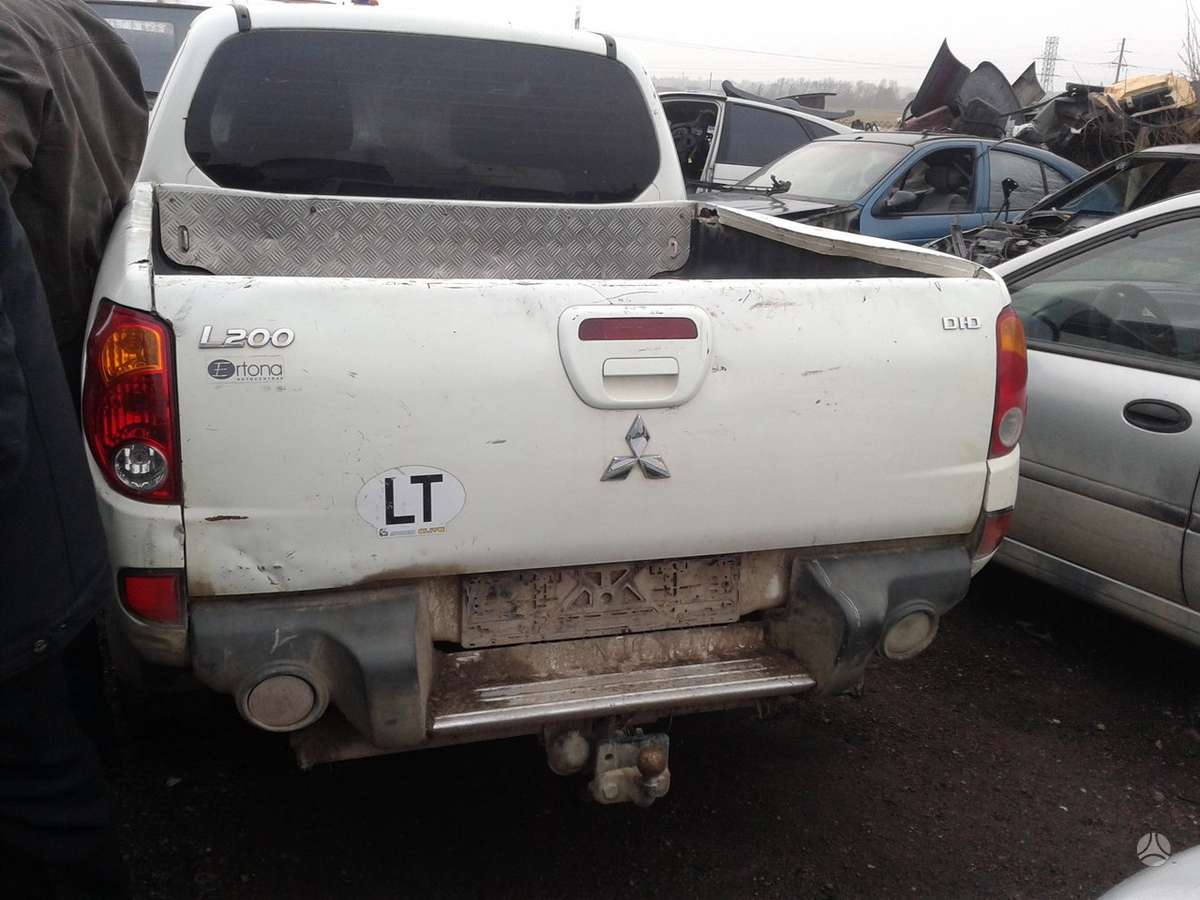 Mitsubishi L200 по частям