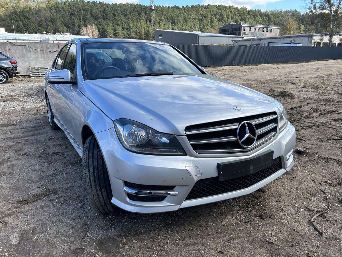 Mercedes-Benz C klasė dalimis