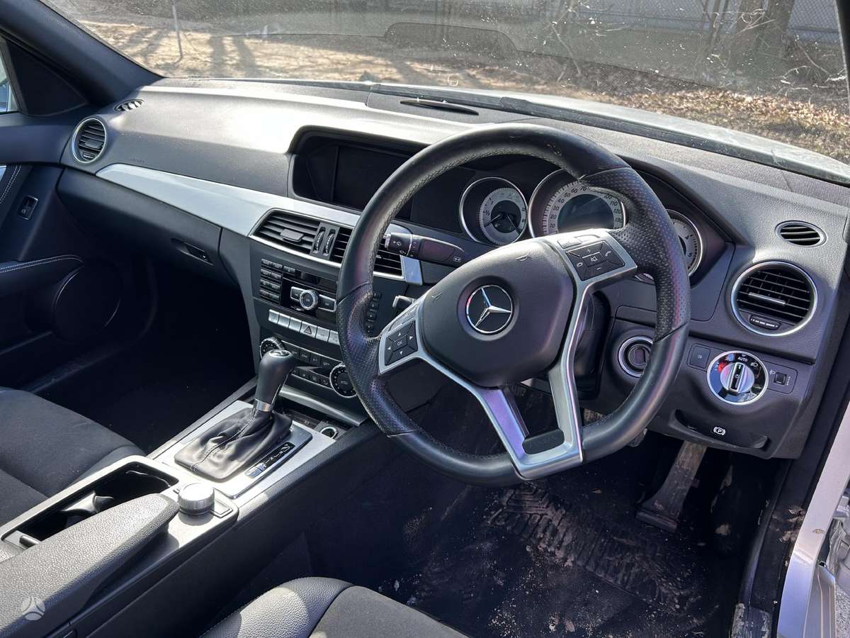 Mercedes-Benz C klasė dalimis