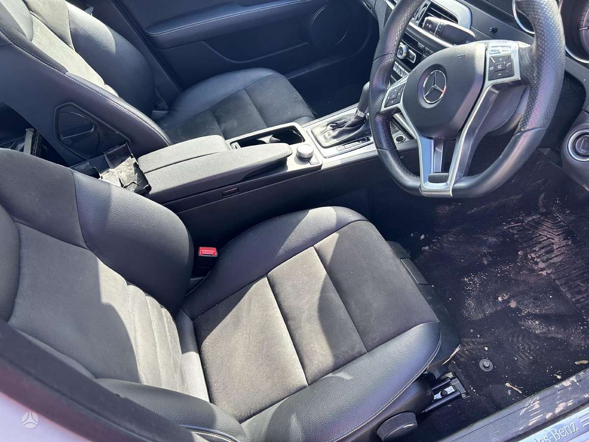 Mercedes-Benz C klasė dalimis