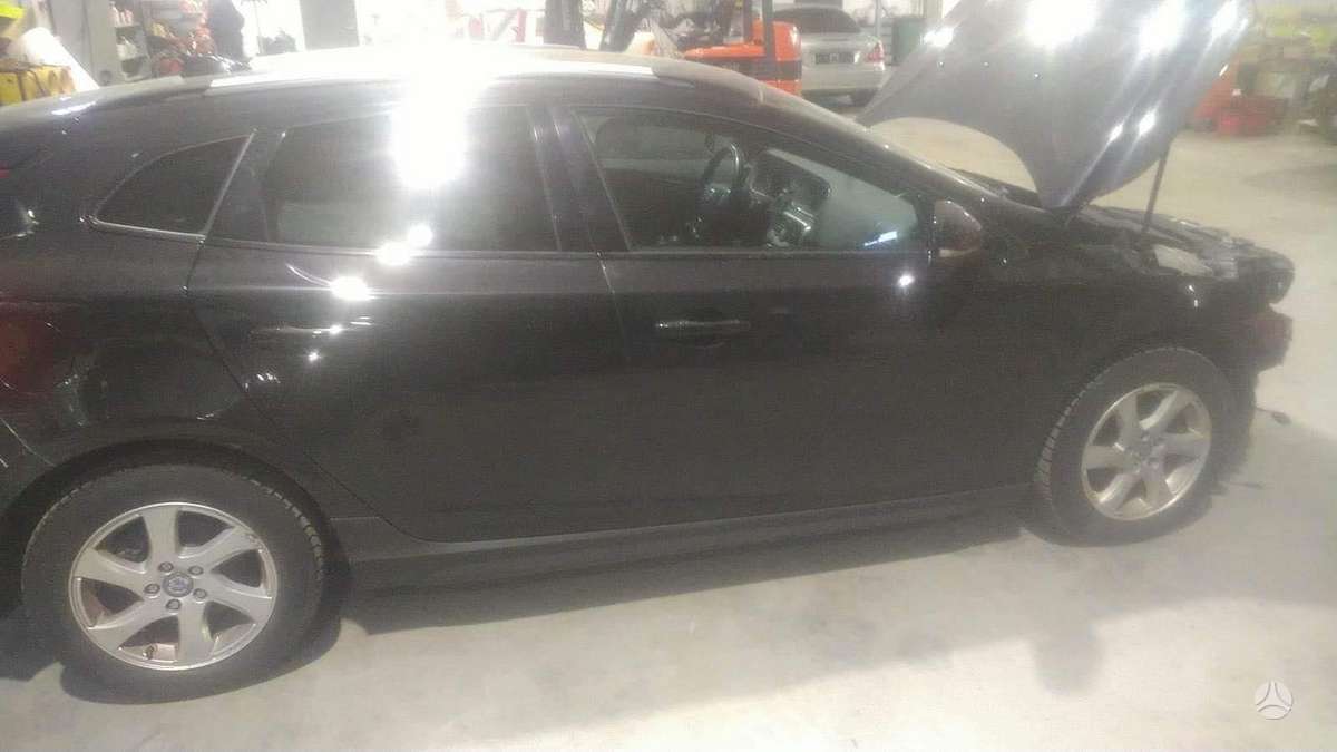 Volvo V40 по частям