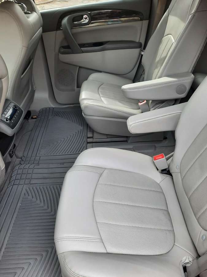 Buick Enclave, 3.6 l., off-road / crossover
