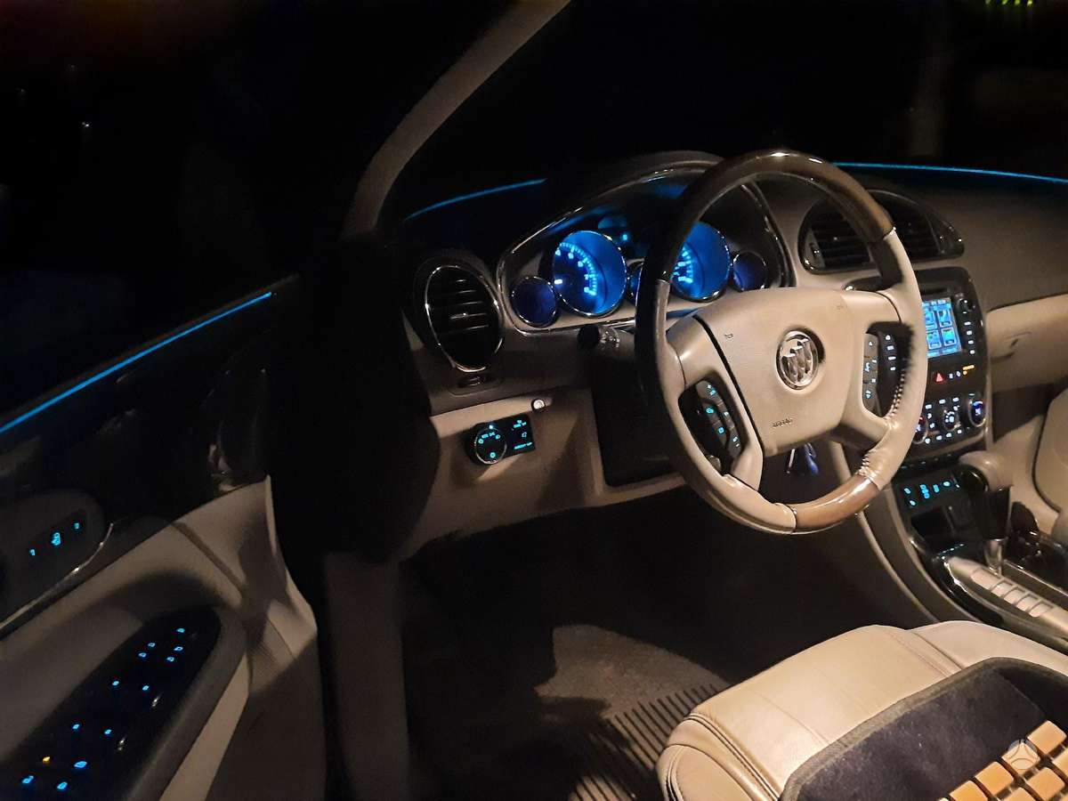 Buick Enclave, 3.6 l., off-road / crossover