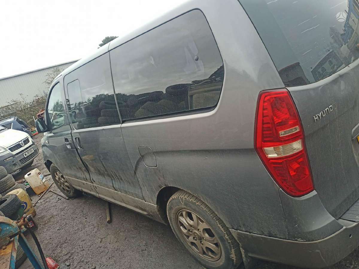 Hyundai H1 dalimis